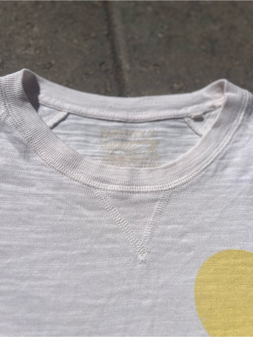 The Faherty Sunwashed Slub Crew in the Sun Spritz Soleil Medium - Picture 5 of 12
